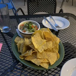 Guacamole + chips