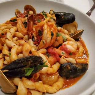Seafood bombolotti
