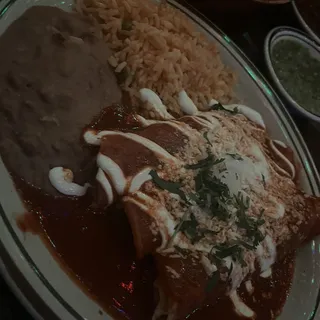 Enchiladas Con Picadillo De Puerco