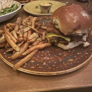 &quot;Smash&quot; burger with fries and aioli