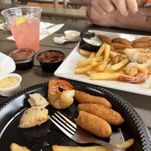 Steamer platter with hush puppies and French Fries