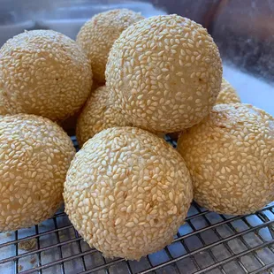 Sesame Ball (red bean paste filling)