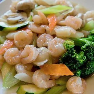 Shrimp with zucchini