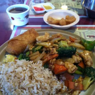 Szechuan chicken for $5.50 that comes with soup, crisp noodle, egg rolls, fried rice.   Fast!