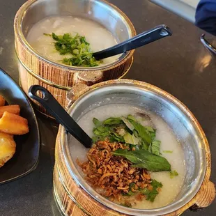 Top: Hose special porridge, Bottom: New intestine porridge