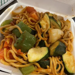 Curry vegetarian tomato chow Mein YUM