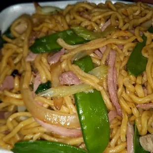 Tray / order of chow mein weighs about 2 lbs!
