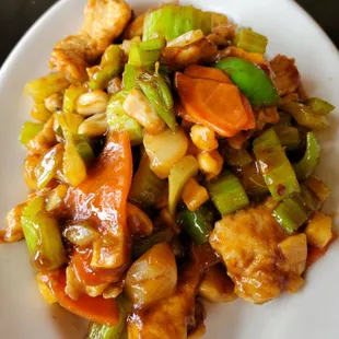 The kung pao chicken would be so much better if there was more protein and less veggies!