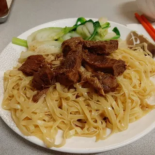 32. Beef Brisket Noodle with Vegetable