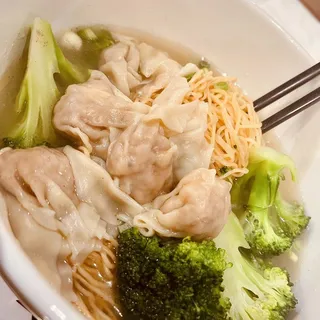 B6. Wonton Noodle Soup (Pork and Shrimp)