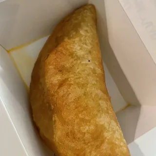 G3. Empanada con Carne Mechada