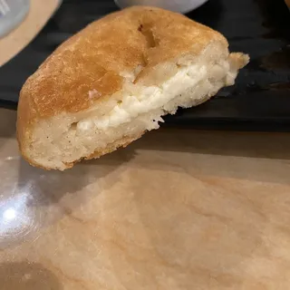 G5. Empanada con Queso (Cheese)