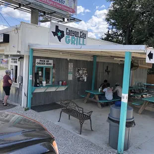 the outside of the restaurant