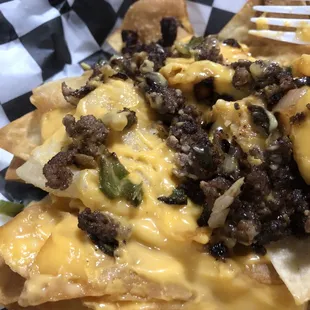 Nachos with beef, onion, cheese and jalapeño on crispy flour tortillas