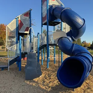 Play structure