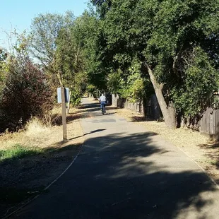 Trail connecting Canyon Creek park to Lake Canyon Park
