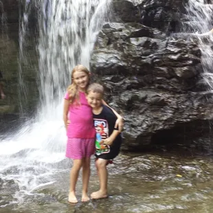 Good pic under the watwrfall