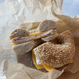 Where&apos;s the egg in this breakfast sandwich? Served cold for $8.15