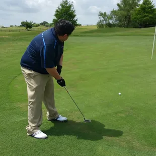 Me putting the ball.