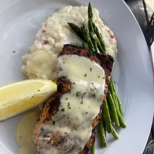 Grilled salmon, risotto and asparagus