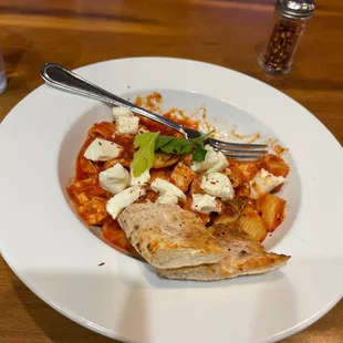 Marinara pasta with chicken