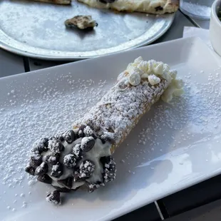 Canoli -- fresh and delicious!