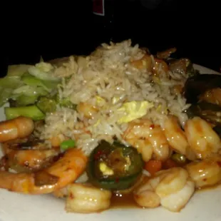 a plate of shrimp and vegetables