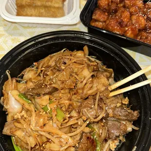 Beef Chow Fun and Chinese donut (IG: @mylifeaskat_)