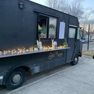 Exterior of the food truck (nice decor at their walk up window!)