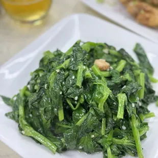 Large Pee Sprouts with Garlic