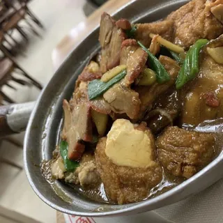 74. Oyster with BBQ Pork and Tofu in Clay Pot