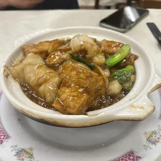 78. Fish Fillet with Tofu and Black Mushrooms in Clay Pot