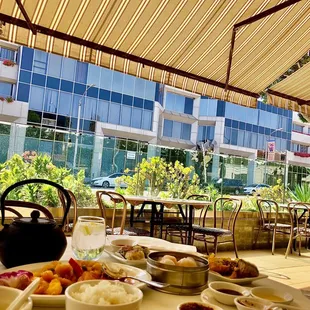 Outdoor patio seating w/ shady awning + greenery. Diners were inside, so I had this outdoor patio to myself :)