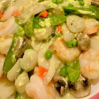 Scallop and Prawns in White Wine Sauce