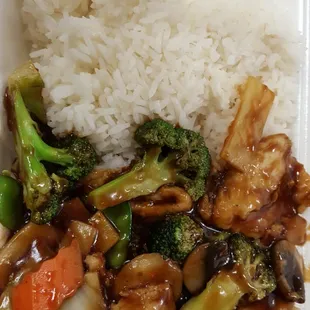 Chicken with Chinese vegetables lunch special for $6.05