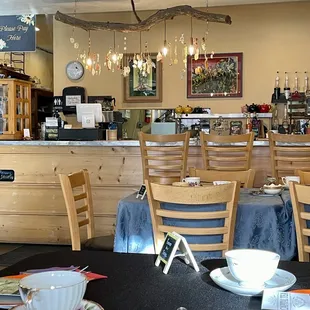 sushi and sashimi, interior