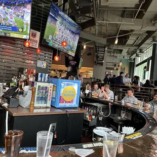 Ni e big bar with TV's