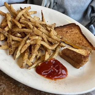 Grilled cheese n fries