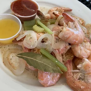 1/2 pound of steamed shrimp. Shrimp, celery, onions and bay leaves topped with Old Bay