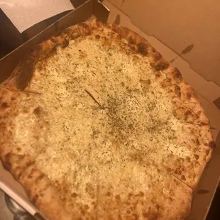 Large White Pizza 17.65 / 24.95 olive oil, mozzarella, provolone, ricotta, romano cheese, garlic, oregano &amp; parsley