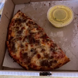 Small pizza with pepperoni, fresh mushrooms, and ground beef with extra cheese. Beyond reasonably priced.