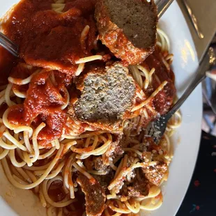 Traditional Spaghetti with meatballs