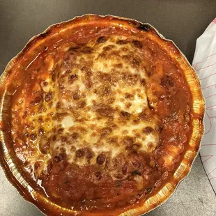 Lasagna with Meat Sauce,.. very greasy serves with 4 garlic knots