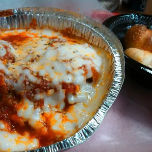 Lasagna w/ Buttery Garlic Knots