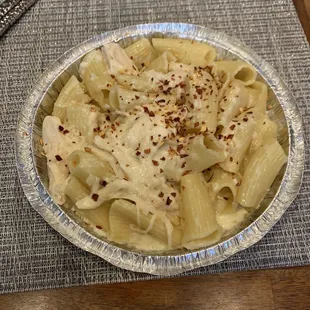 Pasta Alfredo with Chicken to go