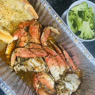 1lb crab legs with garlic bread. Side of Broccoli