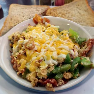 Cheddar and bacon skillet with wheat toast