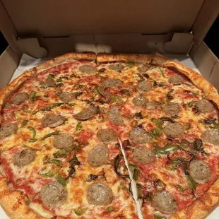 Large sausage and green pepper pizza