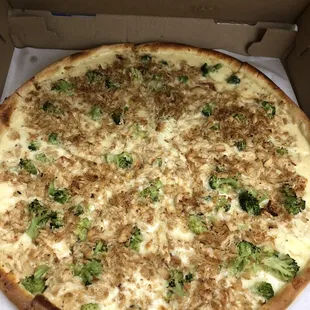 Broccoli and Chicken Alfredo Sauce Pizza