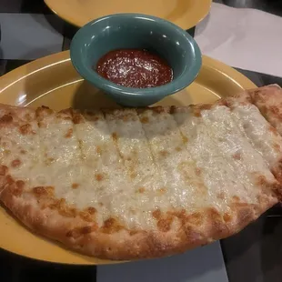 We had an appetizer of pizza bread. The marinara sauce is out of this world!
